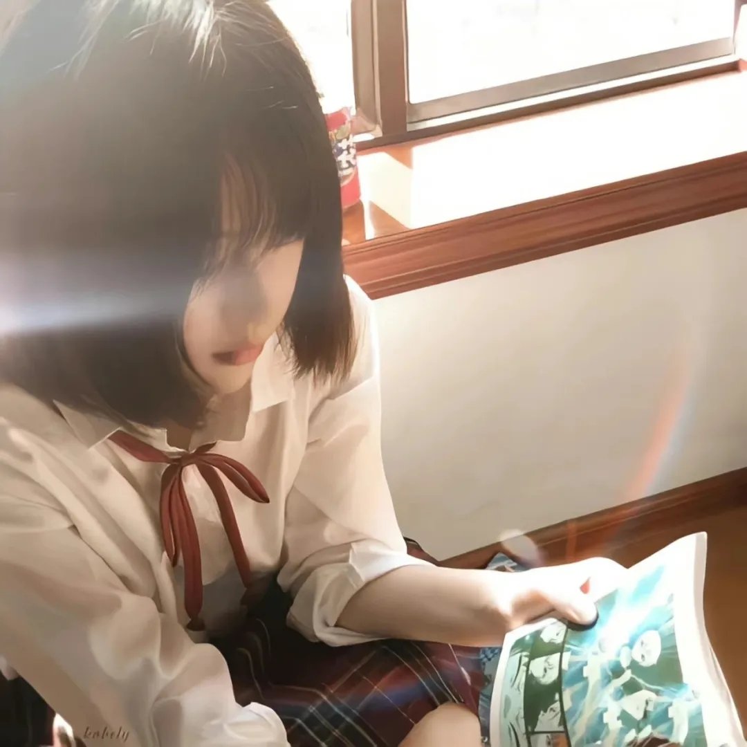 比基尼电台海报